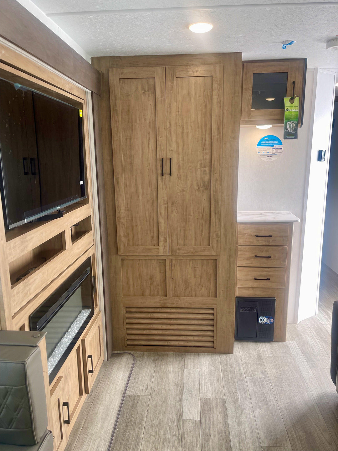 Freedom Express - 274RKS 8.5m 3+ berths - Select Caravans Limited