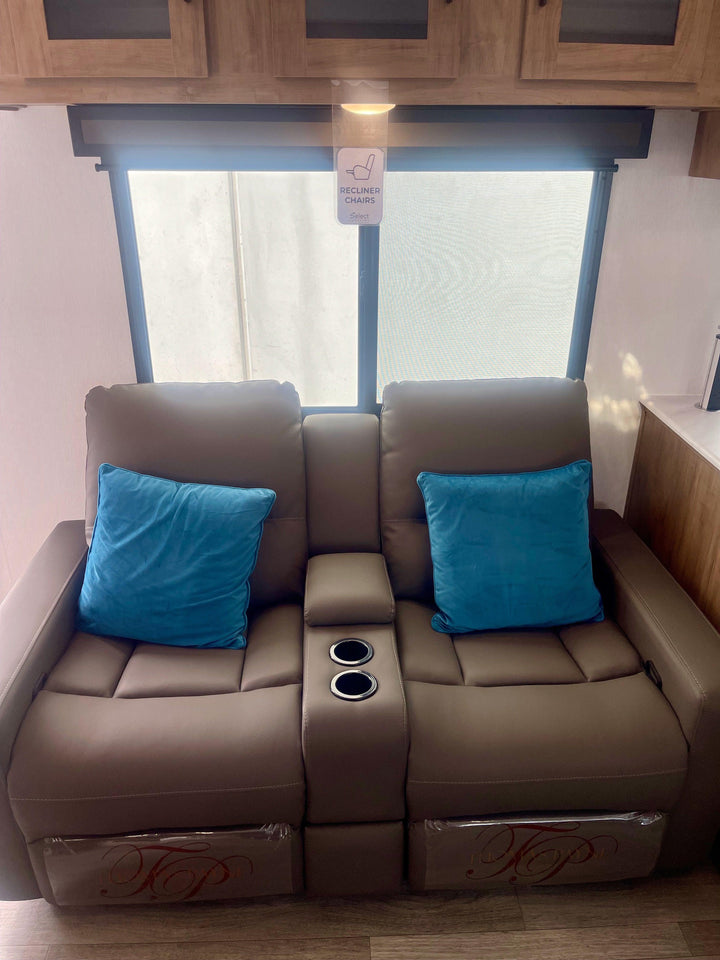 Freedom Express - 274RKS 8.5m 3+ berths - Select Caravans Limited