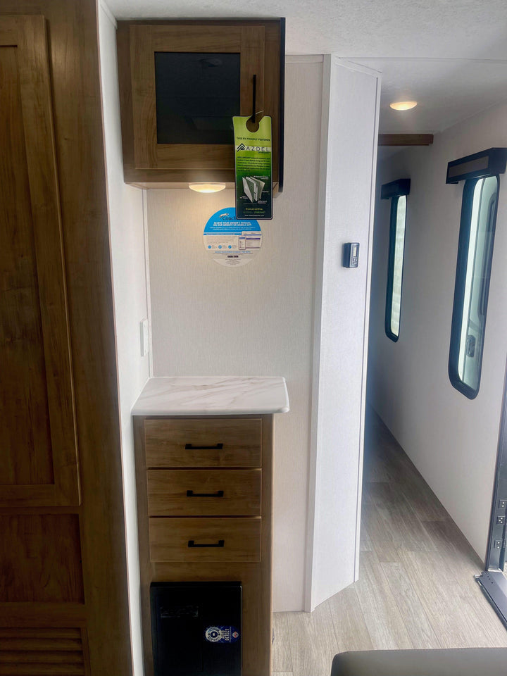 Freedom Express - 274RKS 8.5m 3+ berths - Select Caravans Limited