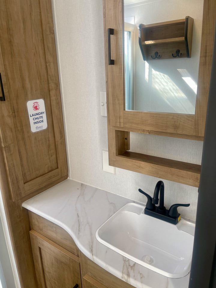 Freedom Express - 274RKS 8.5m 3+ berths - Select Caravans Limited
