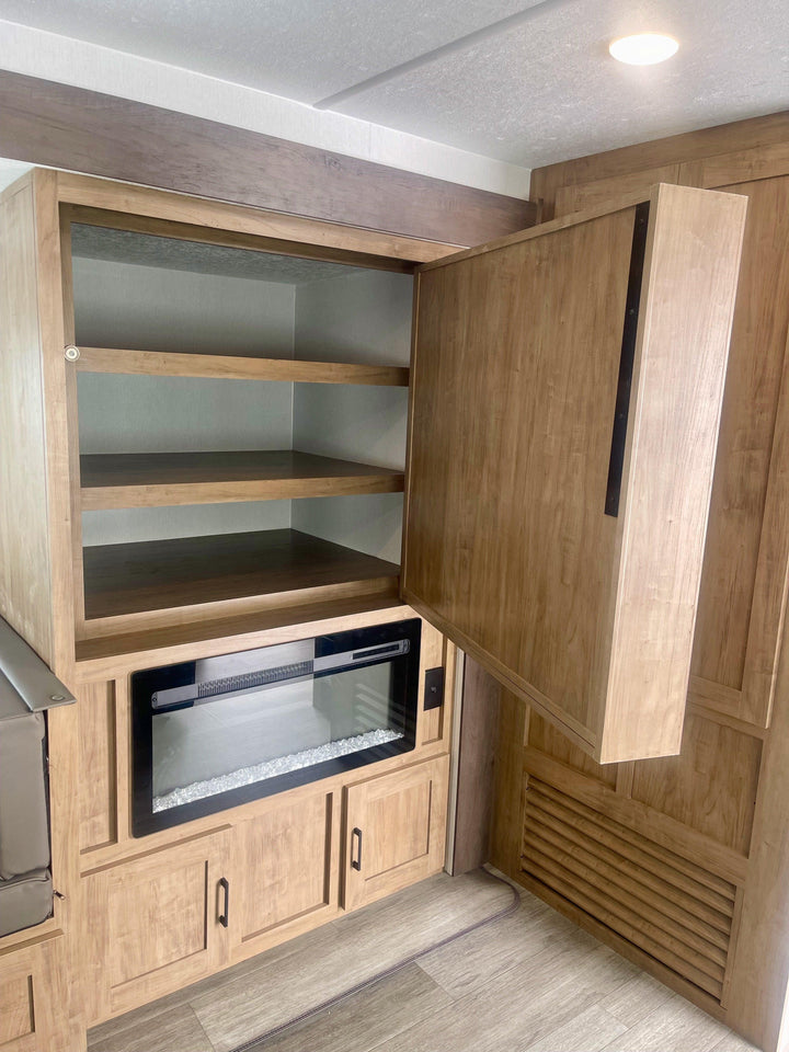 Freedom Express - 274RKS 8.5m 3+ berths - Select Caravans Limited