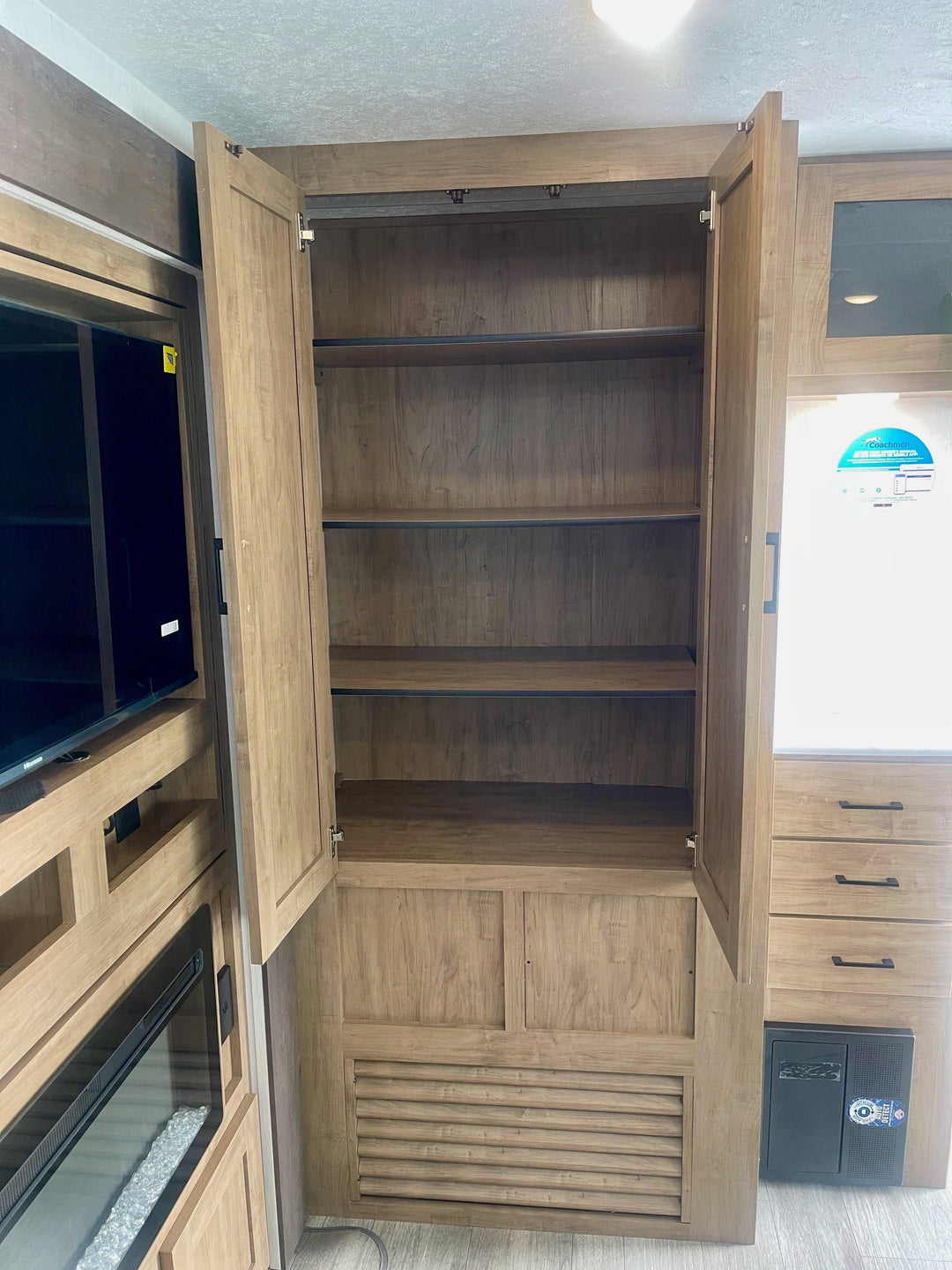 Freedom Express - 274RKS 8.5m 3+ berths - Select Caravans Limited