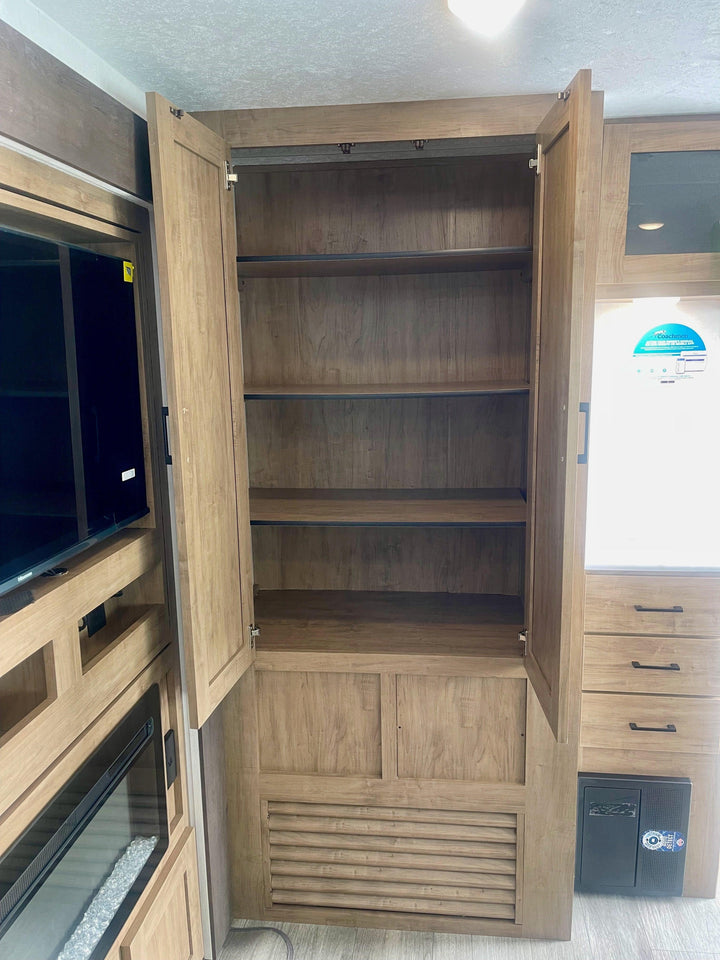 Freedom Express - 274RKS 8.5m 3+ berths - Select Caravans Limited
