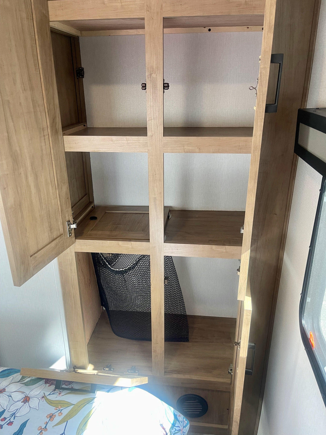 Freedom Express - 274RKS 8.5m 3+ berths - Select Caravans Limited