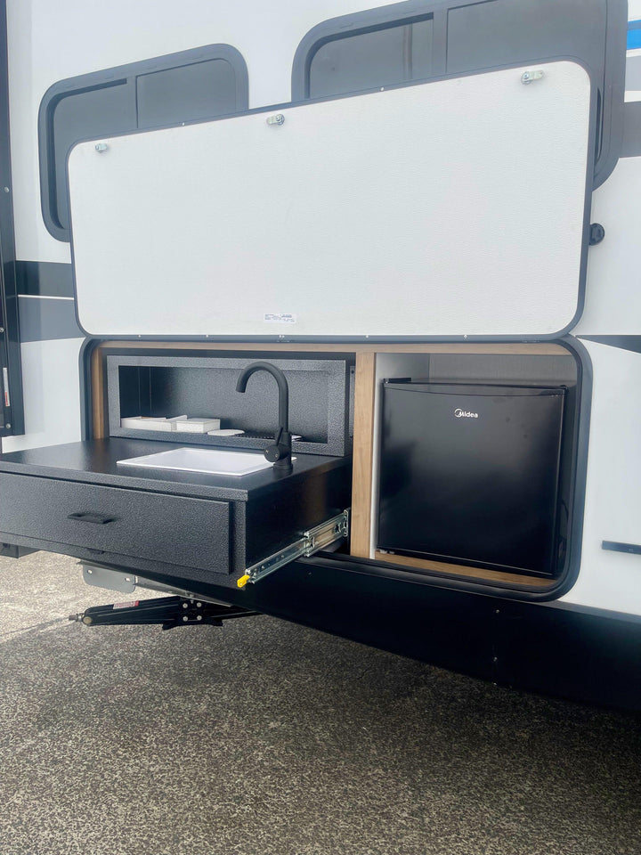 Freedom Express - 274RKS 8.5m 3+ berths - Select Caravans Limited