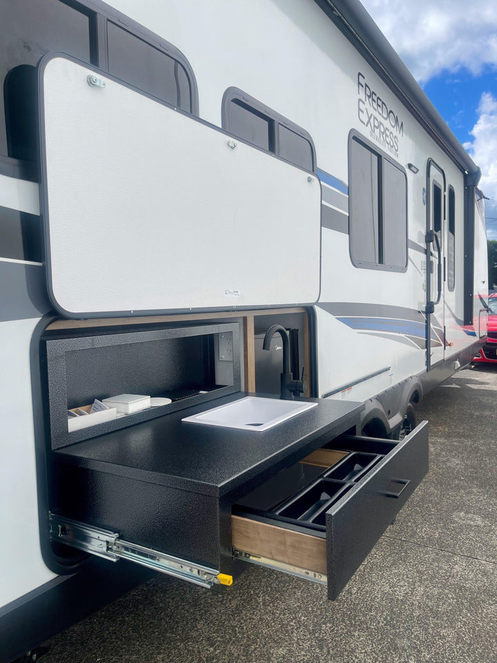 Freedom Express - 274RKS 8.5m 3+ berths - Select Caravans Limited
