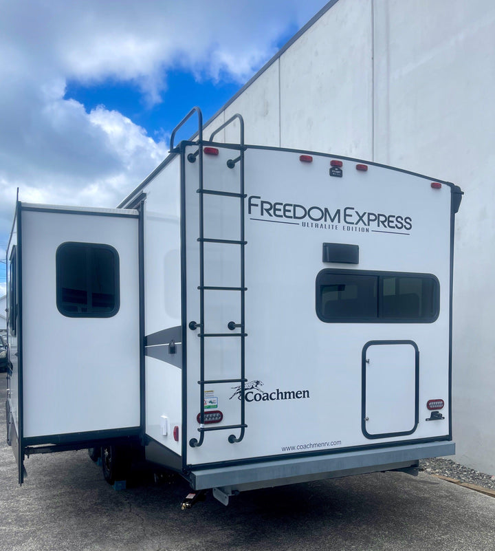 Freedom Express - 274RKS 8.5m 3+ berths - Select Caravans Limited