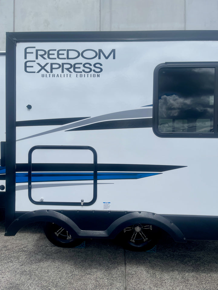 Freedom Express - 274RKS 8.5m 3+ berths.