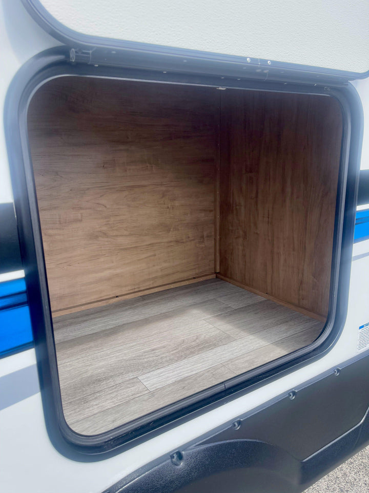 Freedom Express - 274RKS 8.5m 3+ berths - Select Caravans Limited