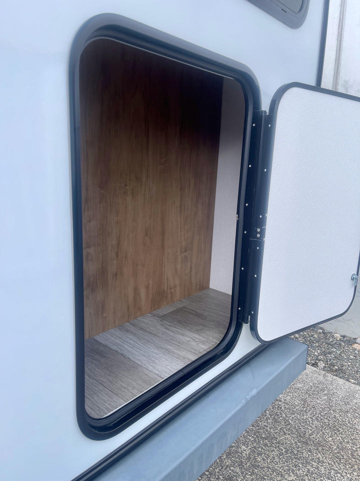 Freedom Express - 274RKS 8.5m 3+ berths - Select Caravans Limited