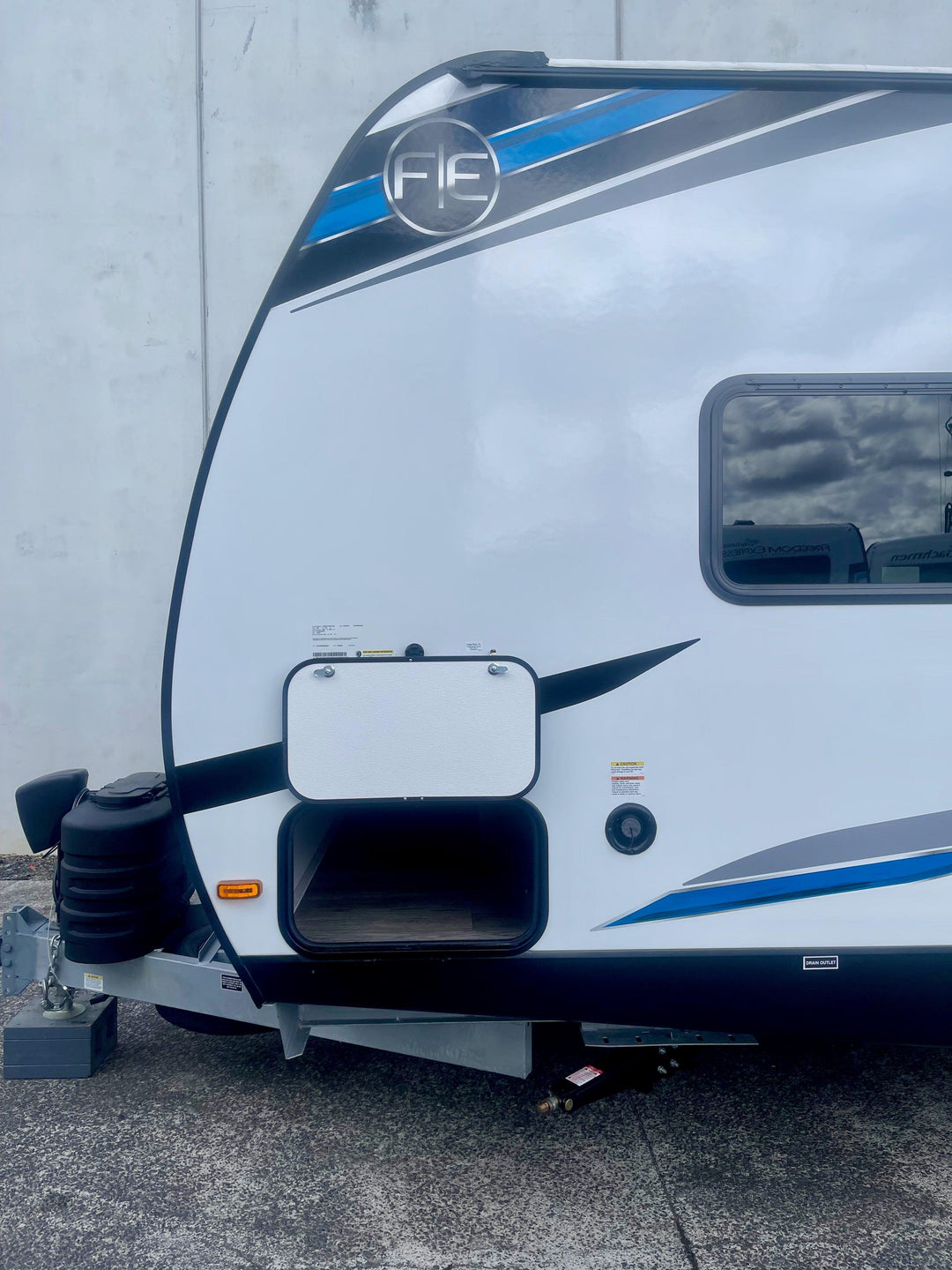 Freedom Express - 274RKS 8.5m 3+ berths - Select Caravans Limited