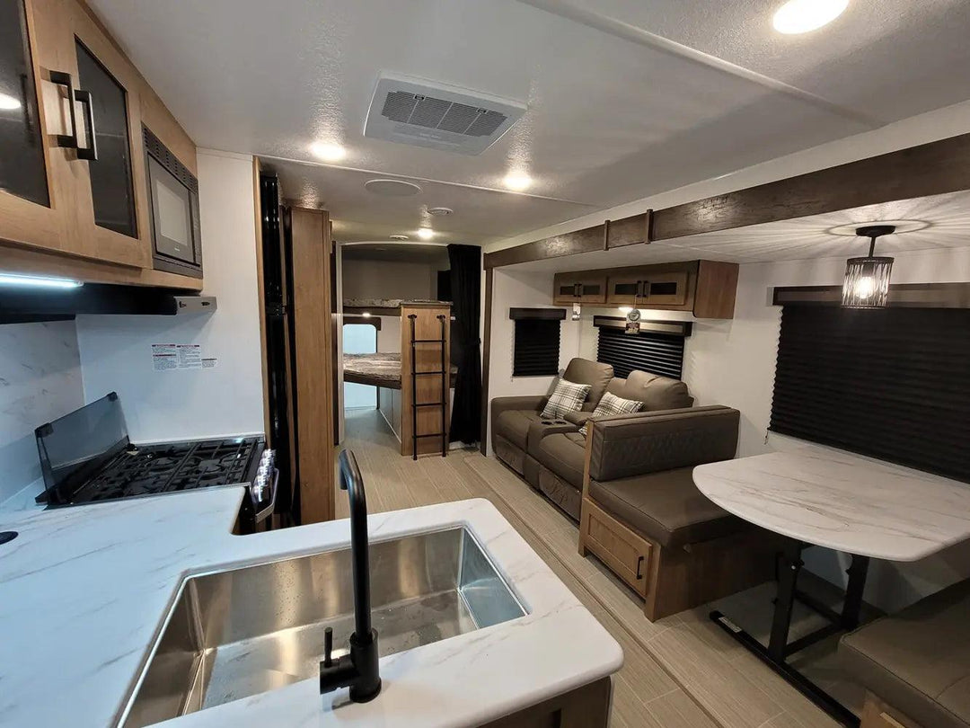 Freedom Express - 288BHDS, 5+ berth - Select Caravans Limited