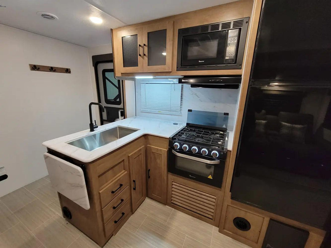 Freedom Express - 288BHDS, 5+ berth - Select Caravans Limited