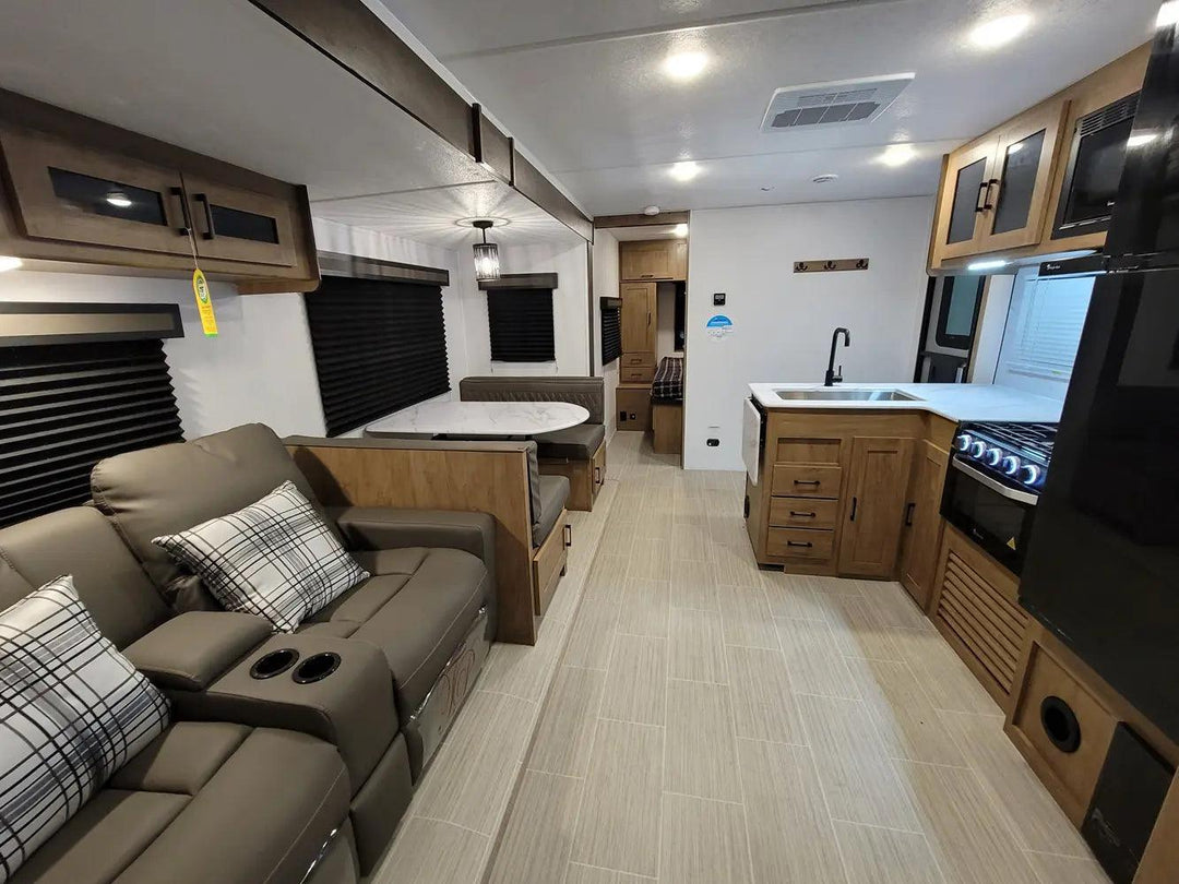 Freedom Express - 288BHDS, 5+ berth - Select Caravans Limited