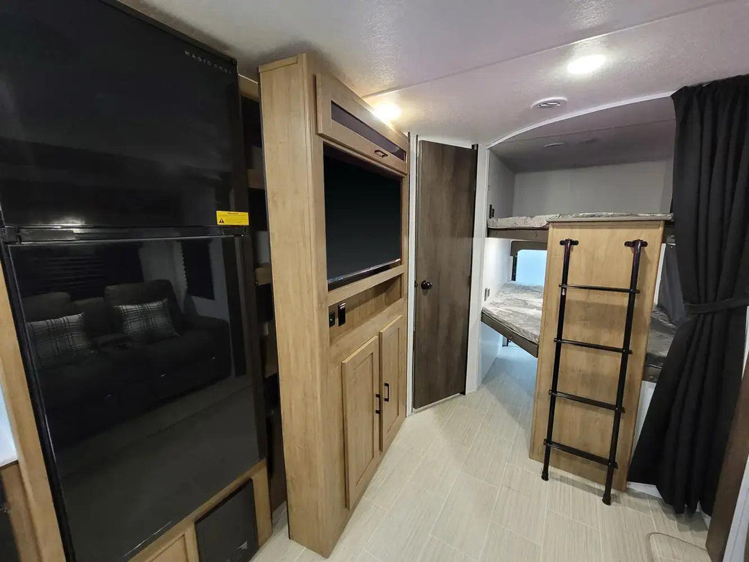 Freedom Express - 288BHDS, 5+ berth - Select Caravans Limited