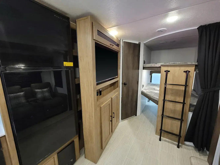 Freedom Express - 288BHDS, 5+ berth - Select Caravans Limited