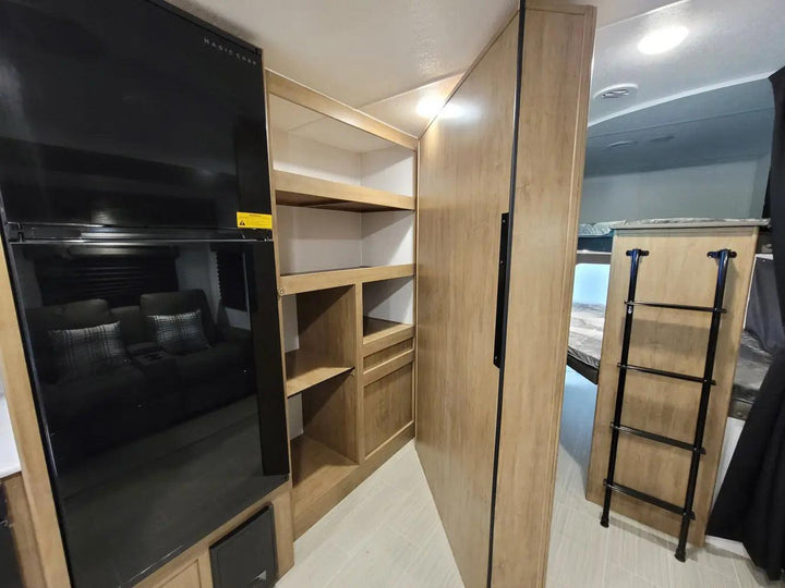 Freedom Express - 288BHDS, 5+ berth - Select Caravans Limited