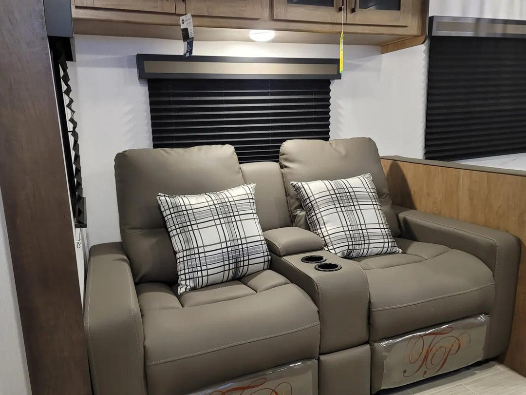 Freedom Express - 288BHDS, 5+ berth - Select Caravans Limited