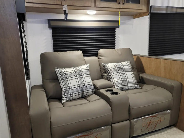 Freedom Express - 288BHDS, 5+ berth - Select Caravans Limited