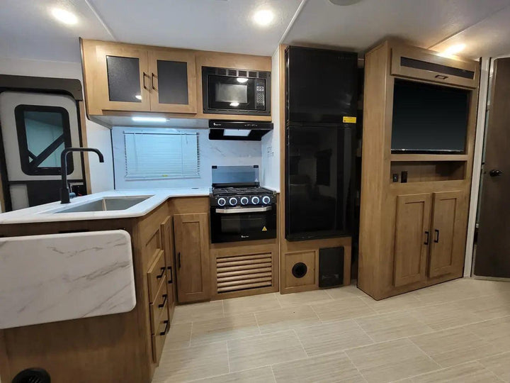 Freedom Express - 288BHDS, 5+ berth - Select Caravans Limited