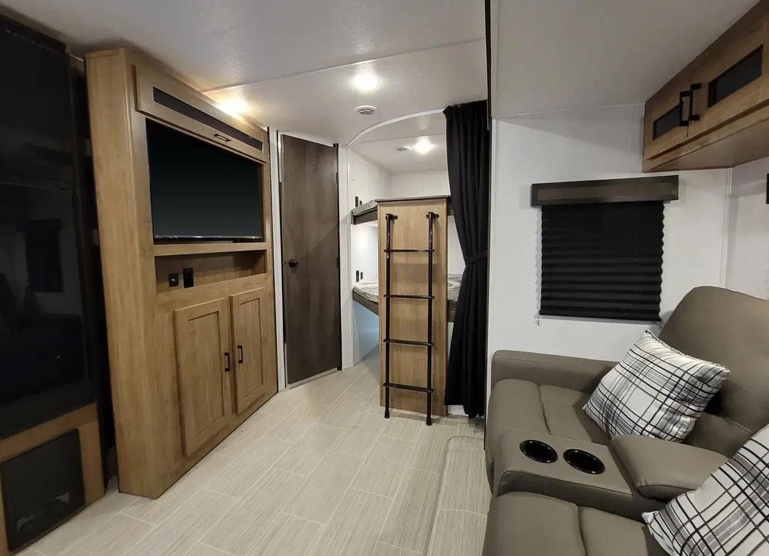 Freedom Express - 288BHDS, 5+ berth - Select Caravans Limited