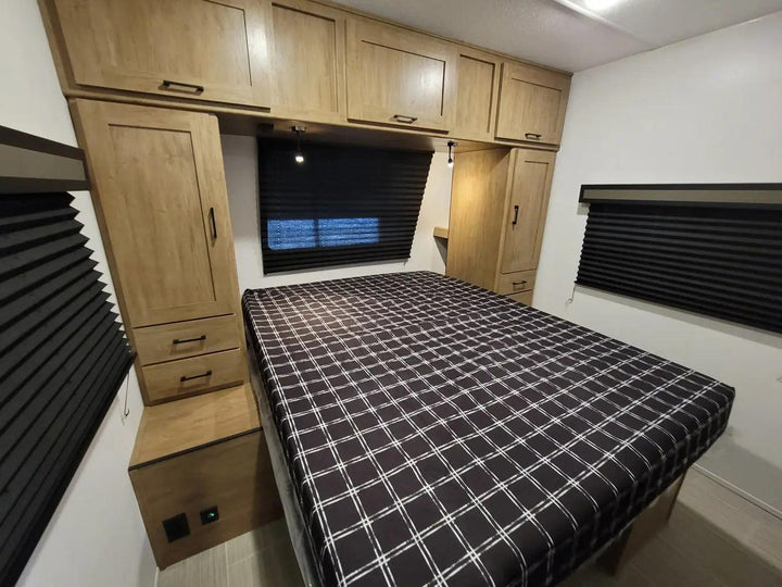 Freedom Express - 288BHDS, 5+ berth - Select Caravans Limited
