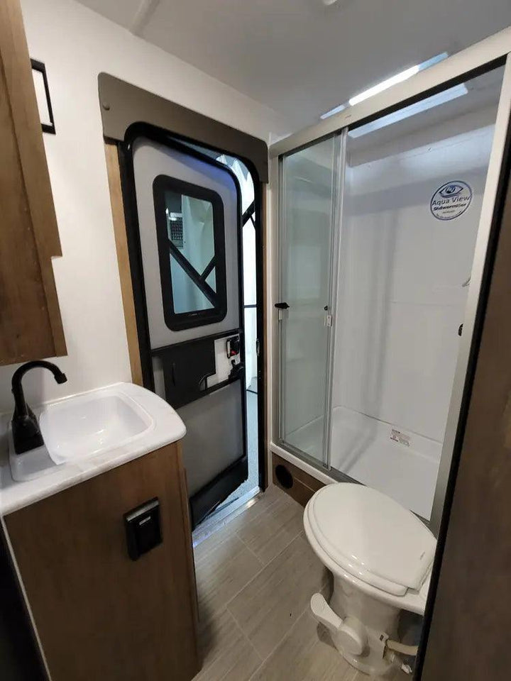 Freedom Express - 288BHDS, 5+ berth - Select Caravans Limited