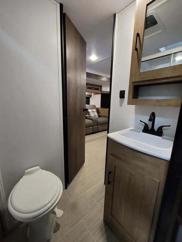 Freedom Express - 288BHDS, 5+ berth - Select Caravans Limited