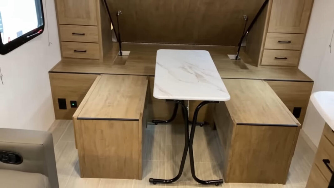 Freedom Express - 192RBS, 5.6m, 2 berth