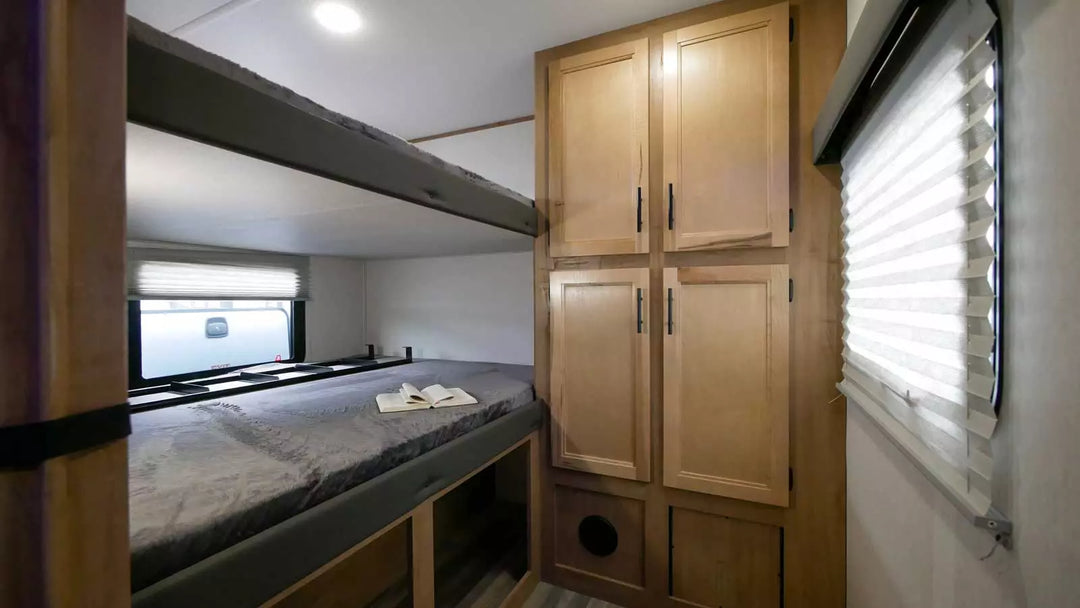 Alpha Wolf - 30RDB 10.2m 2 private bedrooms 6+ berth