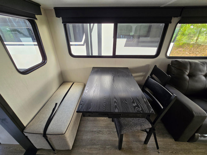 Alpha Wolf - 26RL 9.3m rear lounge 4 berth