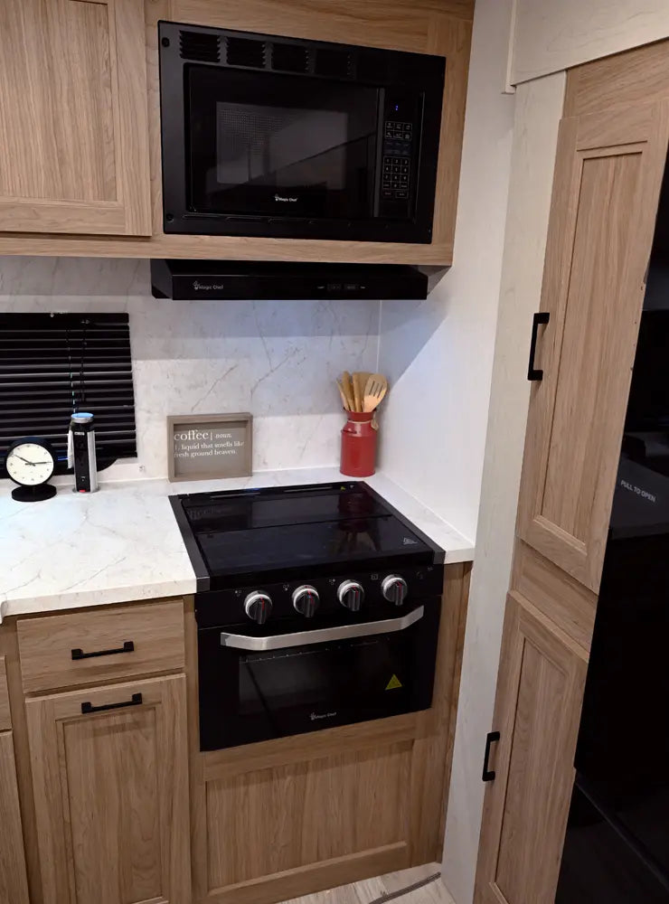 Freedom Express - 245RKS, Rear Kitchen, 7.4m, 2 berth