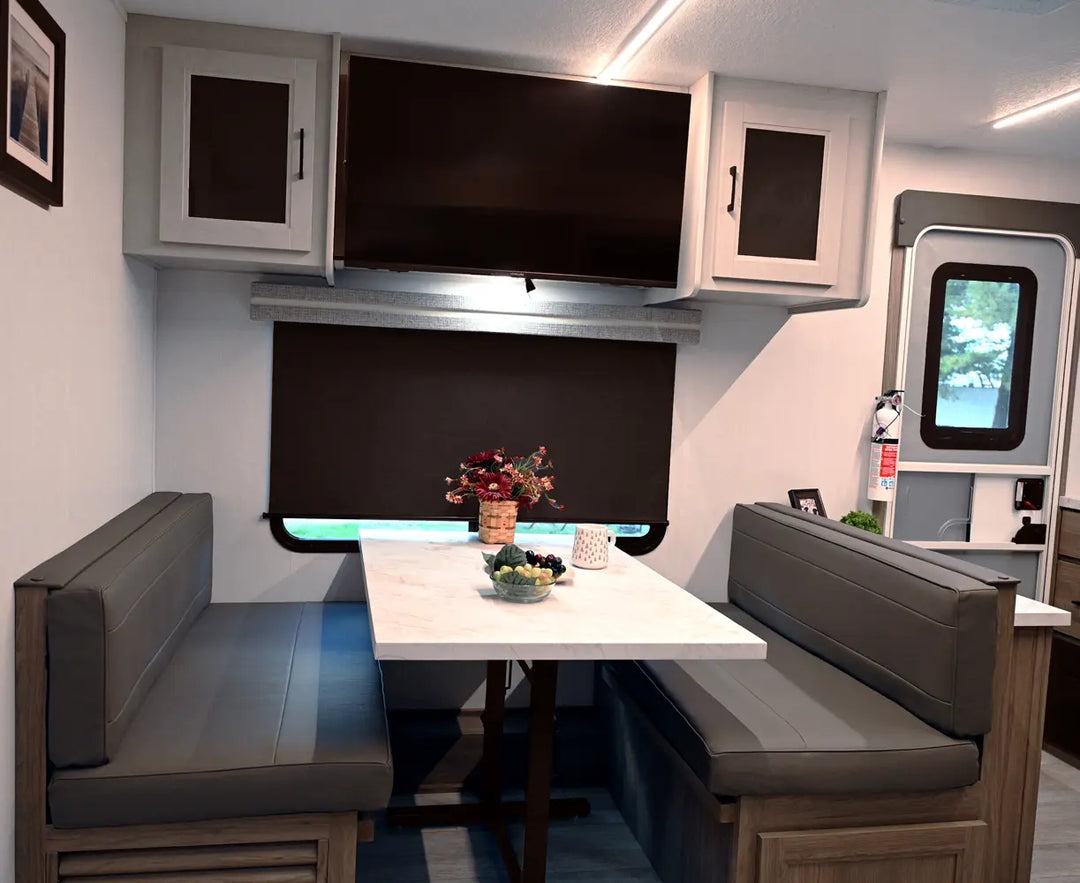 Freedom Express - 245RKS, Rear Kitchen, 7.4m, 2 berth