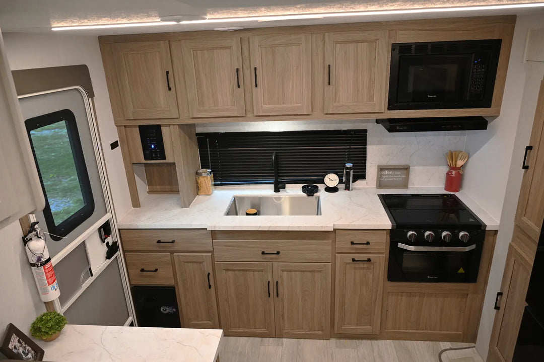 Freedom Express - 245RKS, Rear Kitchen, 7.4m, 2 berth