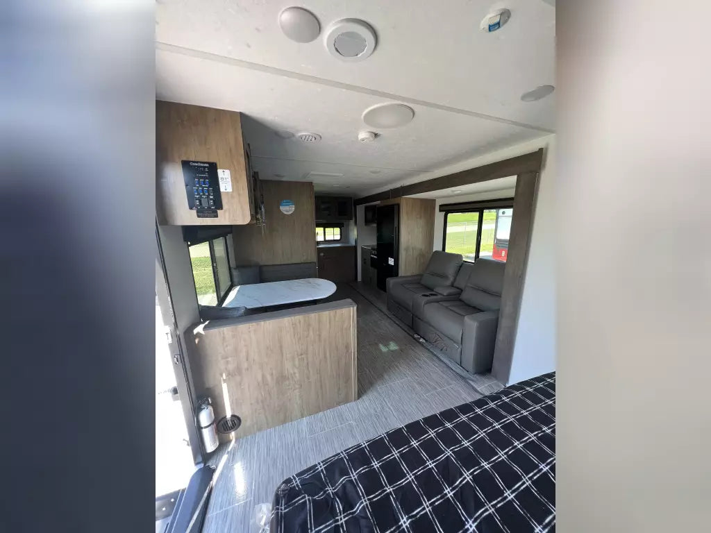 Freedom Express - 22MLS, Rear Bath, 7.0m, 4 berth