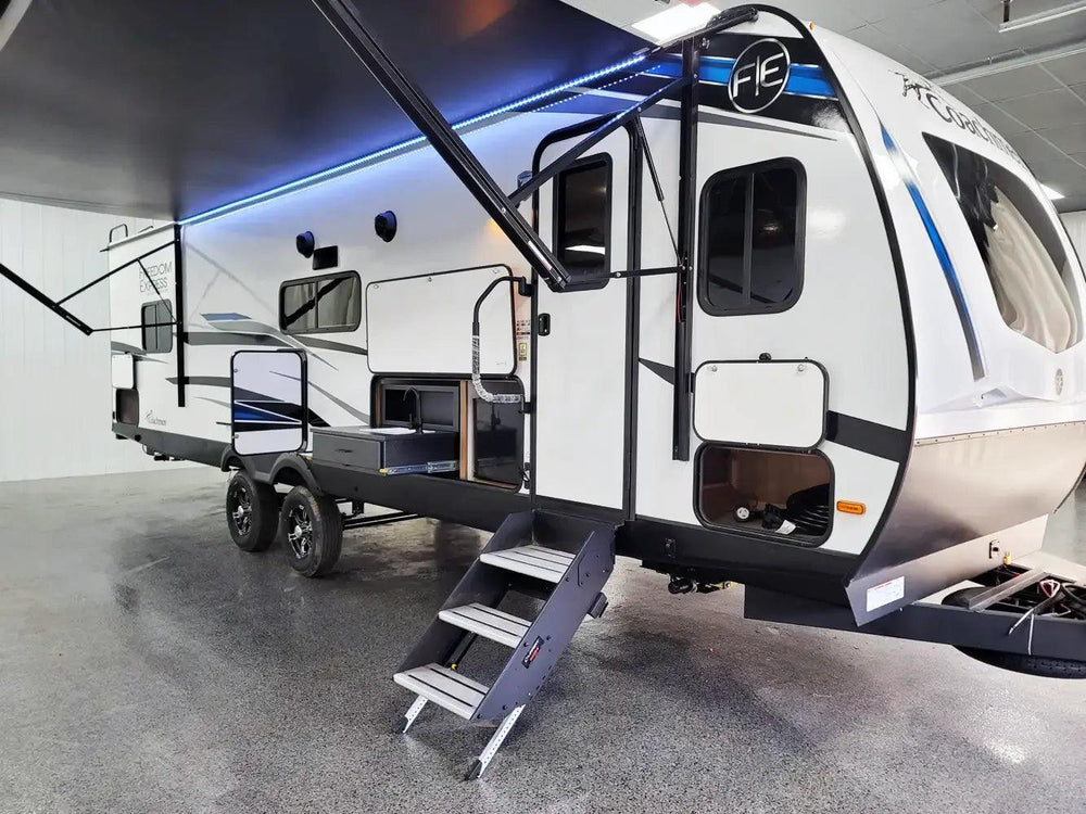 Freedom Express - 298FDS, front lounge, 4 berth - Select Caravans Limited