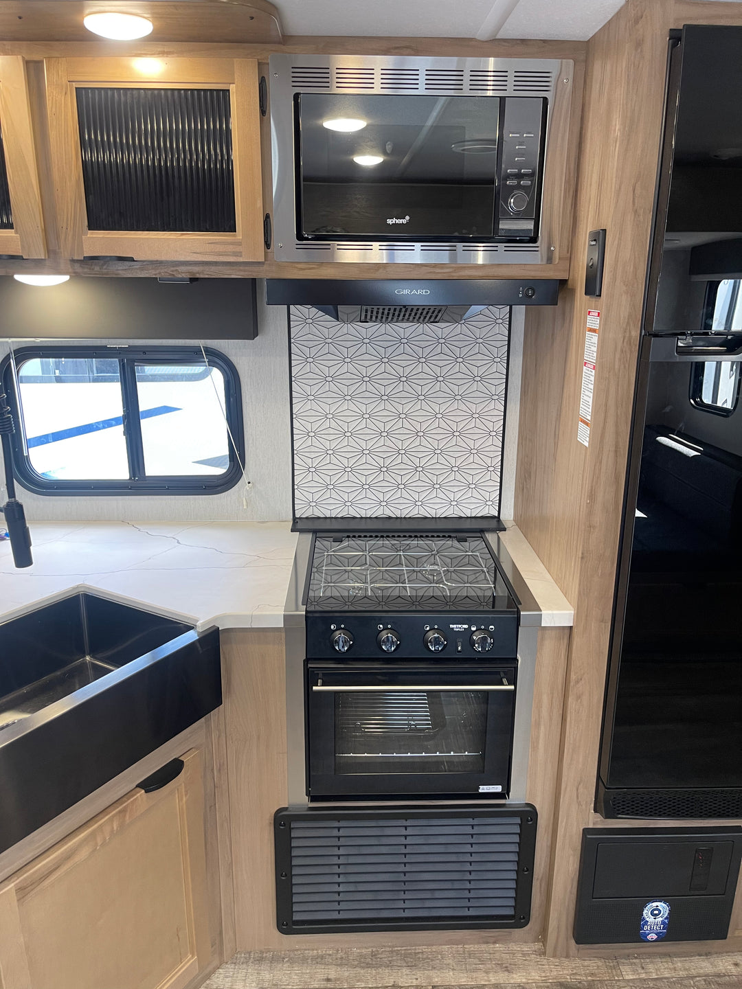 Alpha Wolf - 26DBH, 8.4m, bunks, 6+ berth - Select Caravans Limited