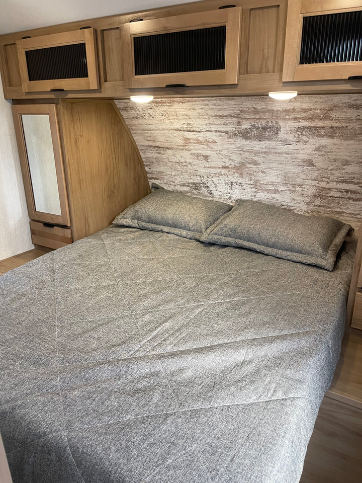 Alpha Wolf - 26DBH, 8.4m, bunks, 6+ berth - Select Caravans Limited