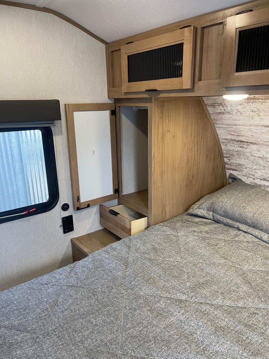 Alpha Wolf - 26DBH, 8.4m, bunks, 6+ berth - Select Caravans Limited