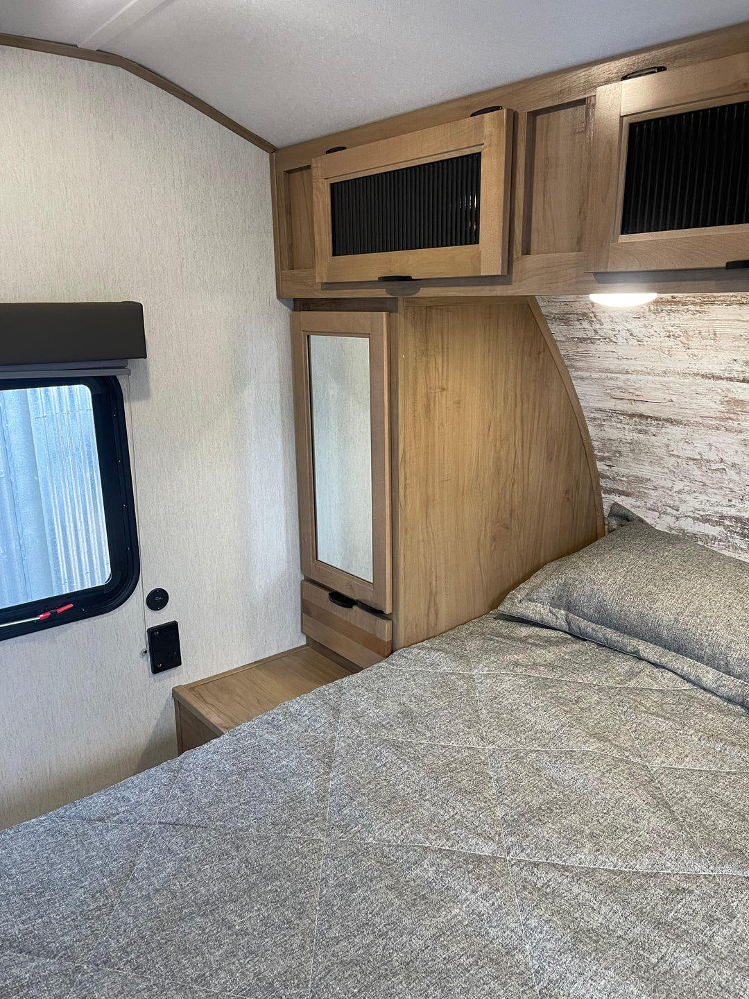 Alpha Wolf - 26DBH, 8.4m, bunks, 6+ berth - Select Caravans Limited