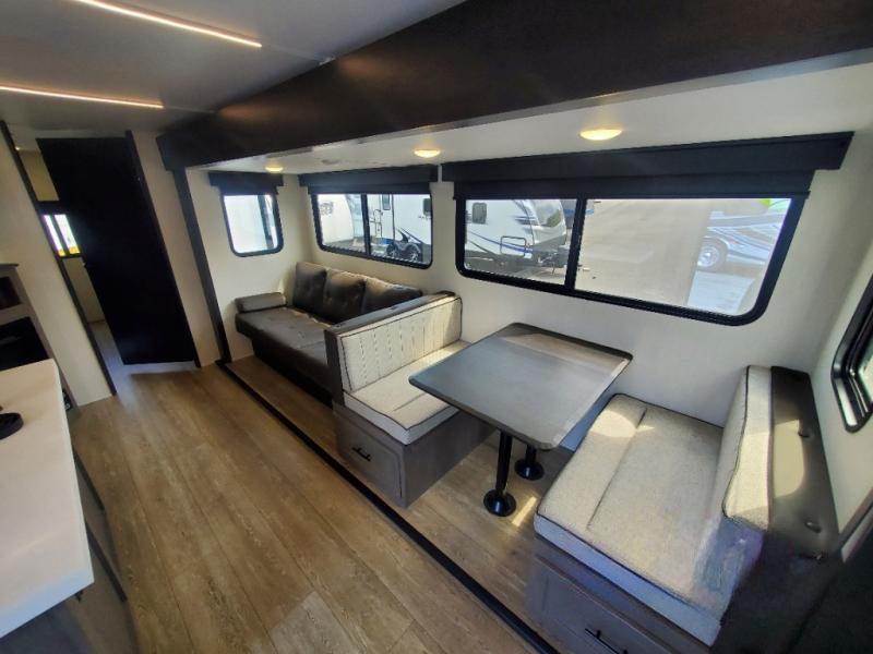 Alpha Wolf - 33BH 10.2m 2 private bedrooms 7 + berth