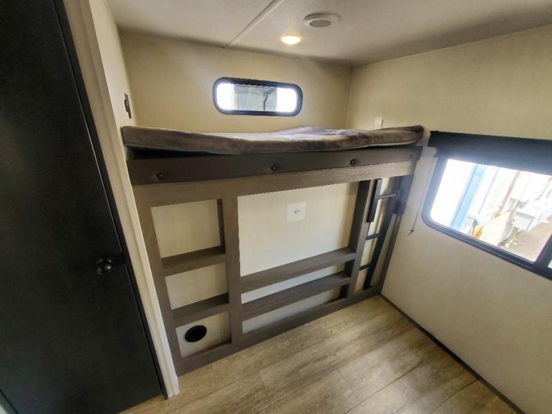 Alpha Wolf - 33BH 10.2m 2 private bedrooms 7 + berth