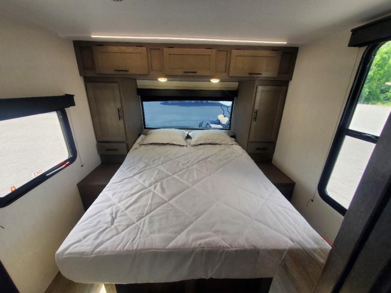 Alpha Wolf - 33BH 10.2m 2 private bedrooms 7 + berth