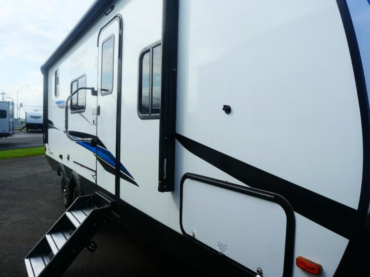 Freedom Express - 22MLS, Rear Bath, 7.0m, 4 berth