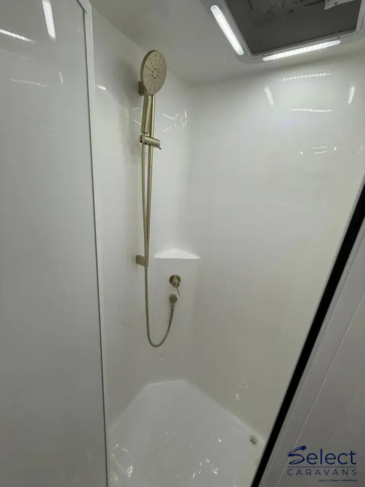 Villa - Escape Luxury Off-Road 19’6 MAX Tig Welded Aluminium / Painted / Sandwich Panel Caravan