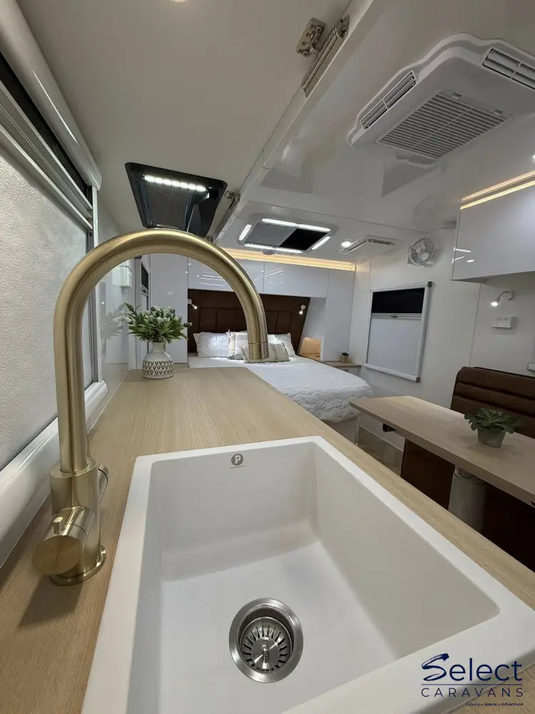 Villa - Escape Luxury Off-Road 19’6 MAX Tig Welded Aluminium / Painted / Sandwich Panel Caravan