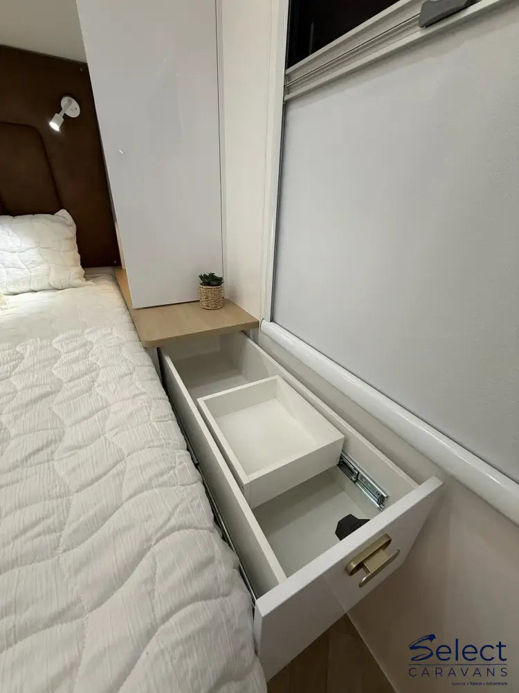 Villa - Escape Luxury Off-Road 19’6 MAX Tig Welded Aluminium / Painted / Sandwich Panel Caravan