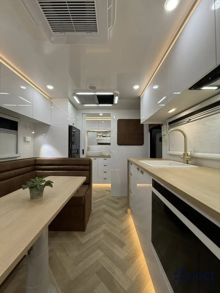 Villa - Escape Luxury Off-Road 19’6 MAX Tig Welded Aluminium / Painted / Sandwich Panel Caravan