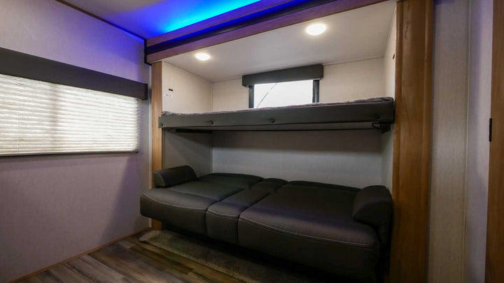 Alpha Wolf - 33BH 10.2m 2 private bedrooms 7 + berth