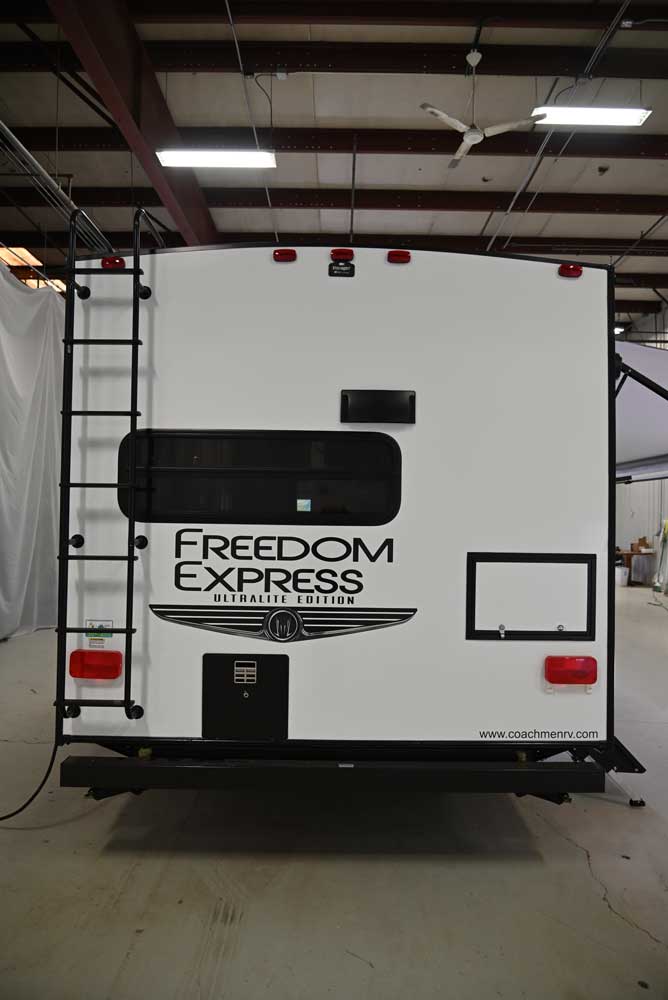 Freedom Express - 246RKS 7.4m 3+ berth
